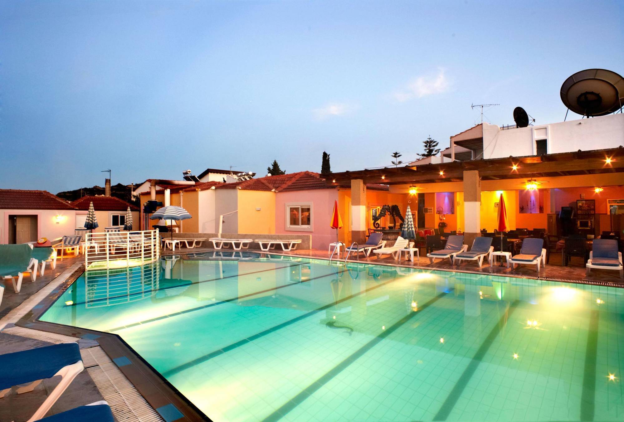 פסטידה Marietta Hotel Apartments מראה חיצוני תמונה