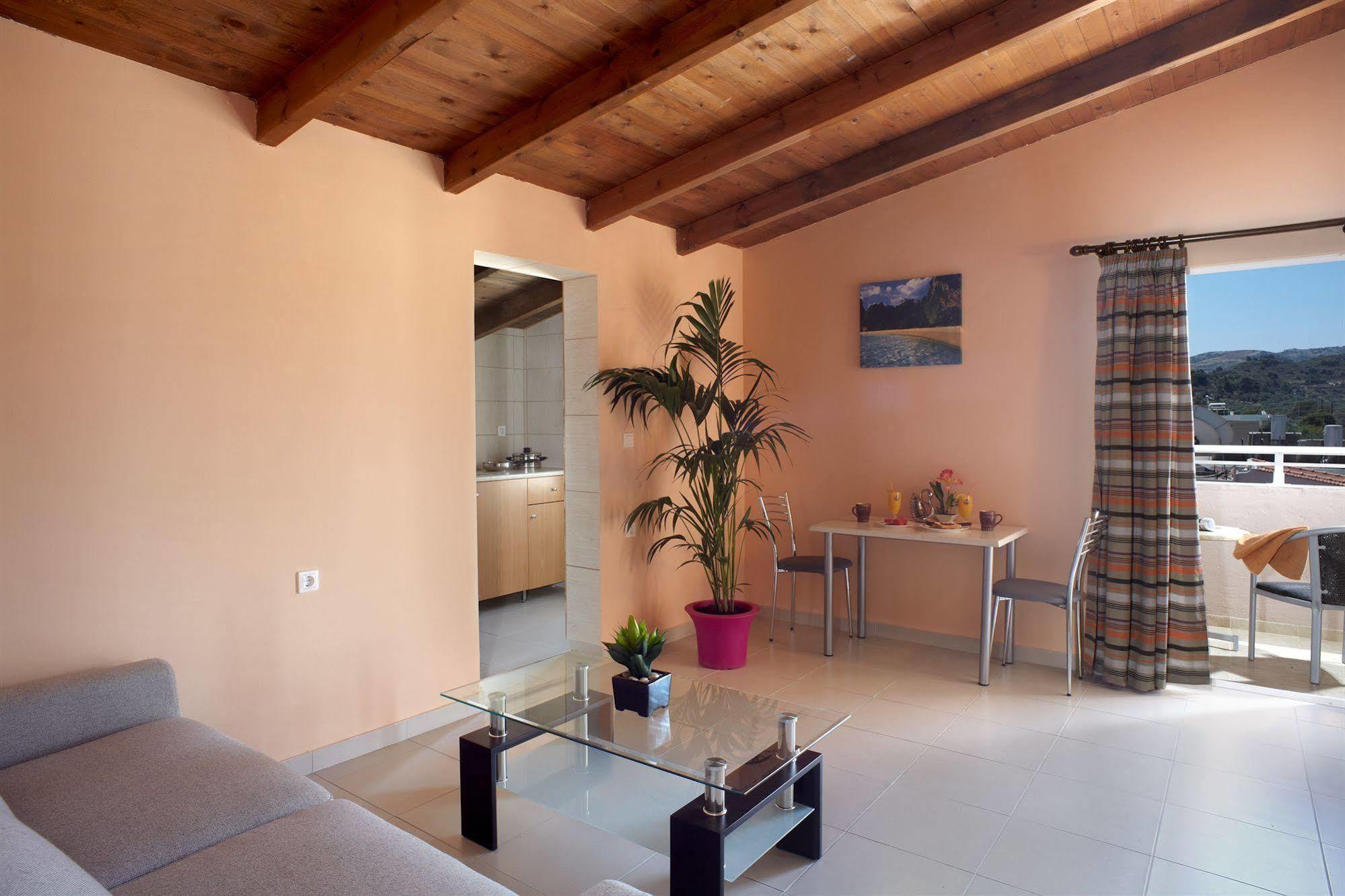 פסטידה Marietta Hotel Apartments מראה חיצוני תמונה