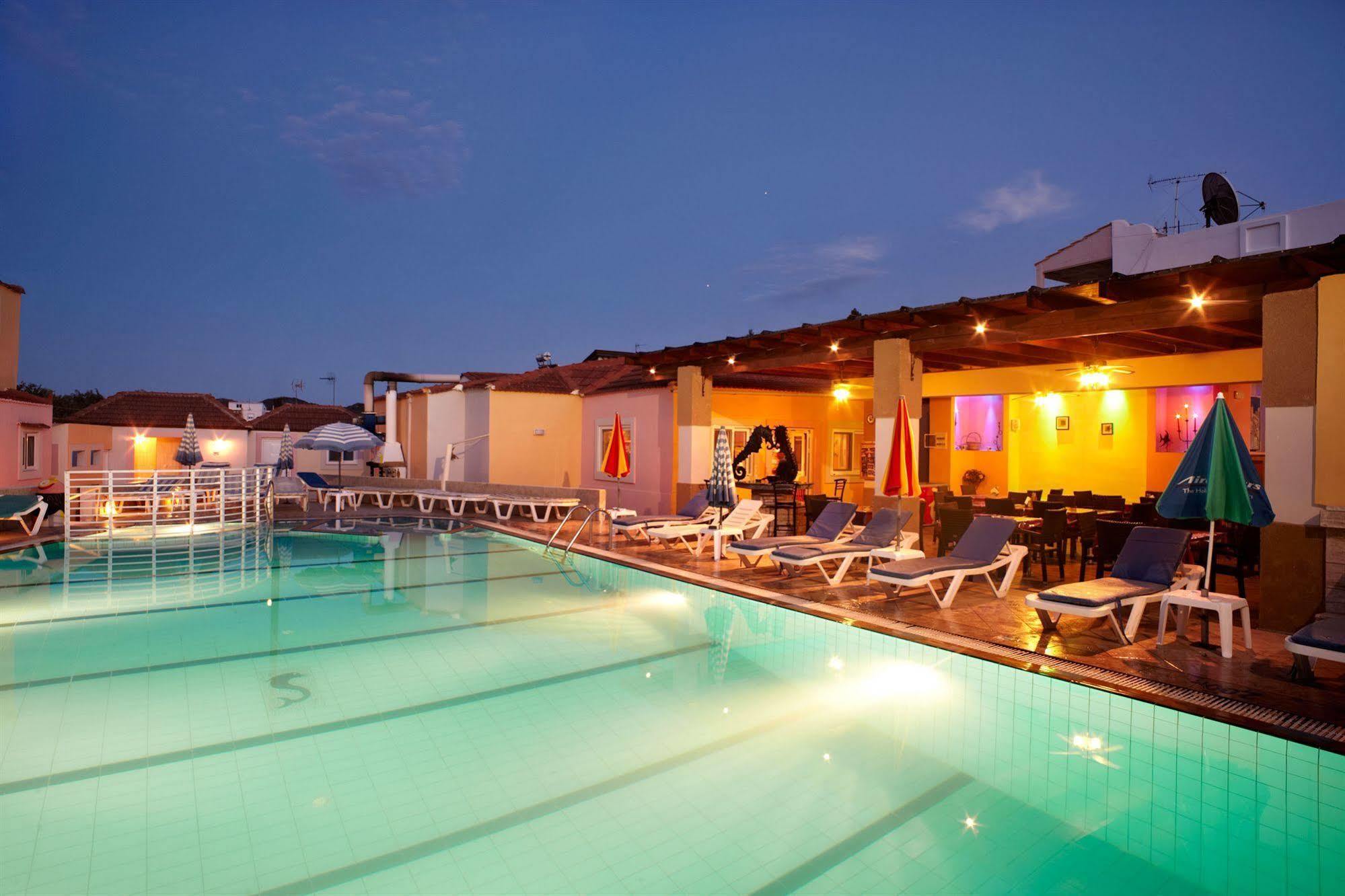 פסטידה Marietta Hotel Apartments מראה חיצוני תמונה